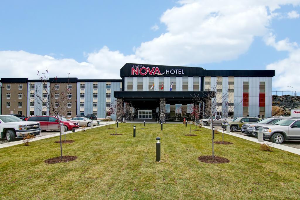 Chateau Nova Yellowknife Hotel Exterior photo