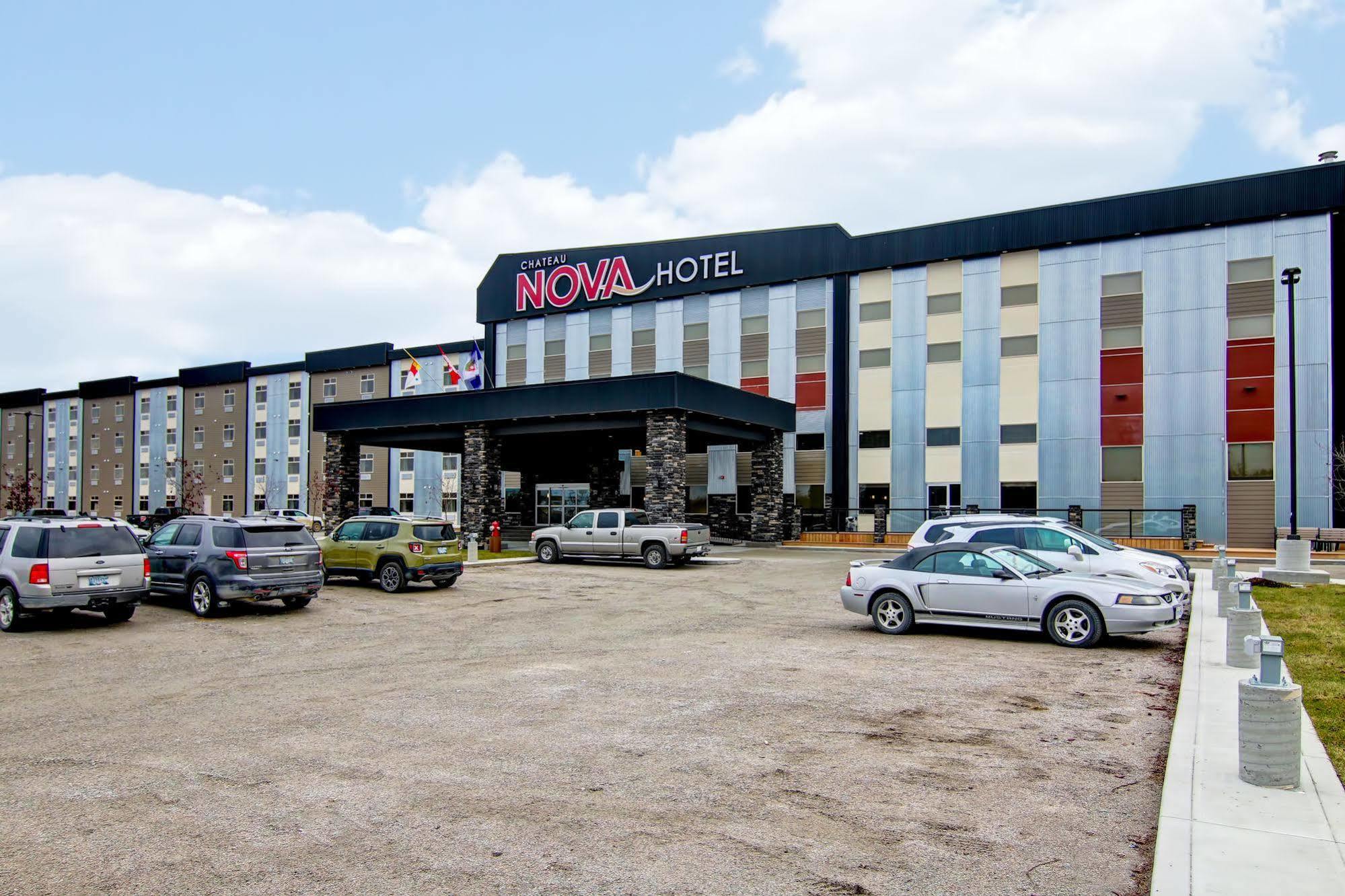 Chateau Nova Yellowknife Hotel Exterior photo